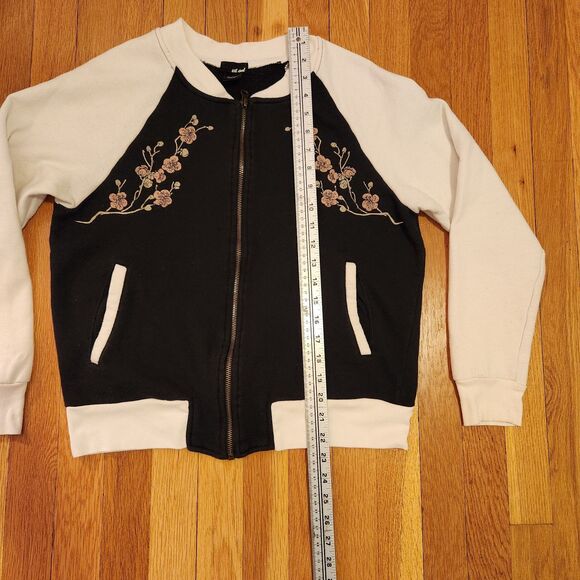Y2K Wet Seal Bomber Jacket, Black & Cream Zip-Up Floral Embroidery, Varsity Sz L - Picture 7 of 9